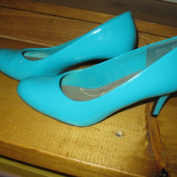 Comfort Plus aqua blue patent heels